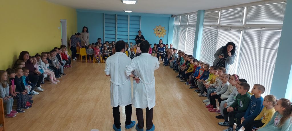 Забавна детска лаборатория - ДГ 18 Пчелица - Казанлък